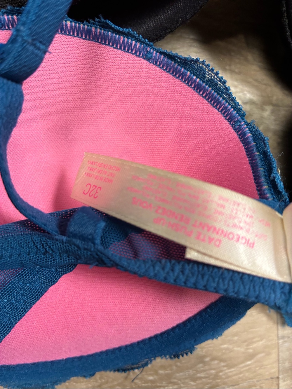 Victoria Secret 2 Push Up Bras PINK Date Logo Lace - Picture 8 of 11
